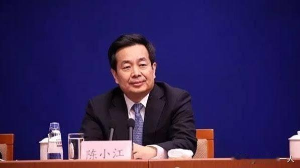 新疆的煤和气往外运，钱却不全留在新疆。西气东输惠及5亿人，疆电外送年年过千亿千瓦