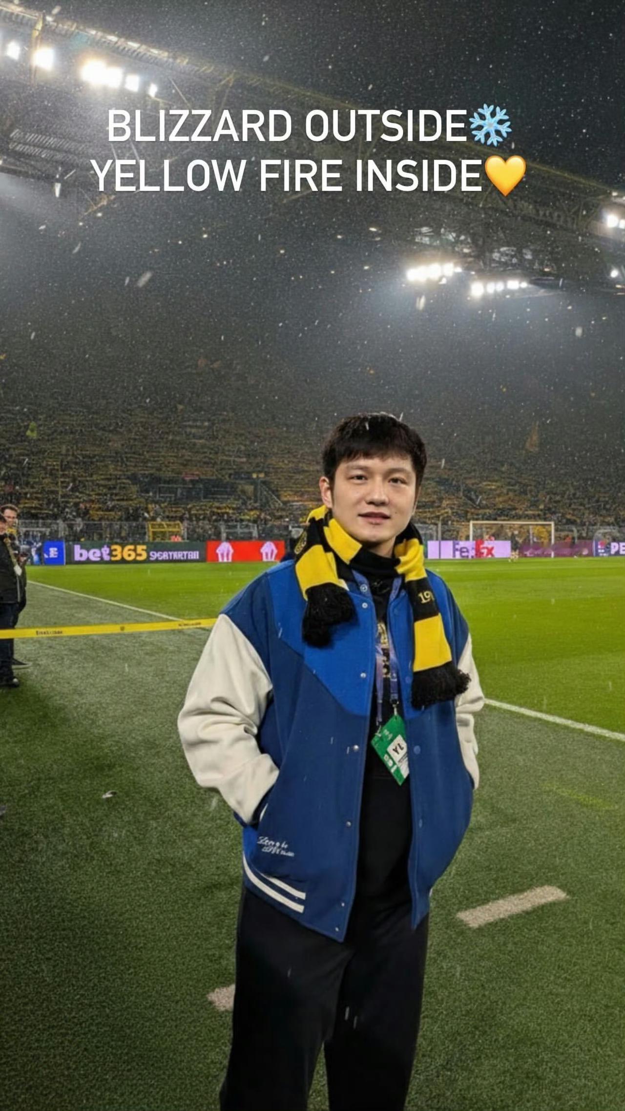 昨夜的三张帅照，火了，
樊振东看多特，看欧冠，
生日后，首次露面！

1月29日