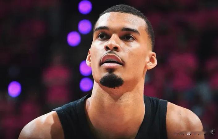 文班亚马脑震荡了，伤病来的太不是时候了




开拓者和马刺第二战打响，马刺内线