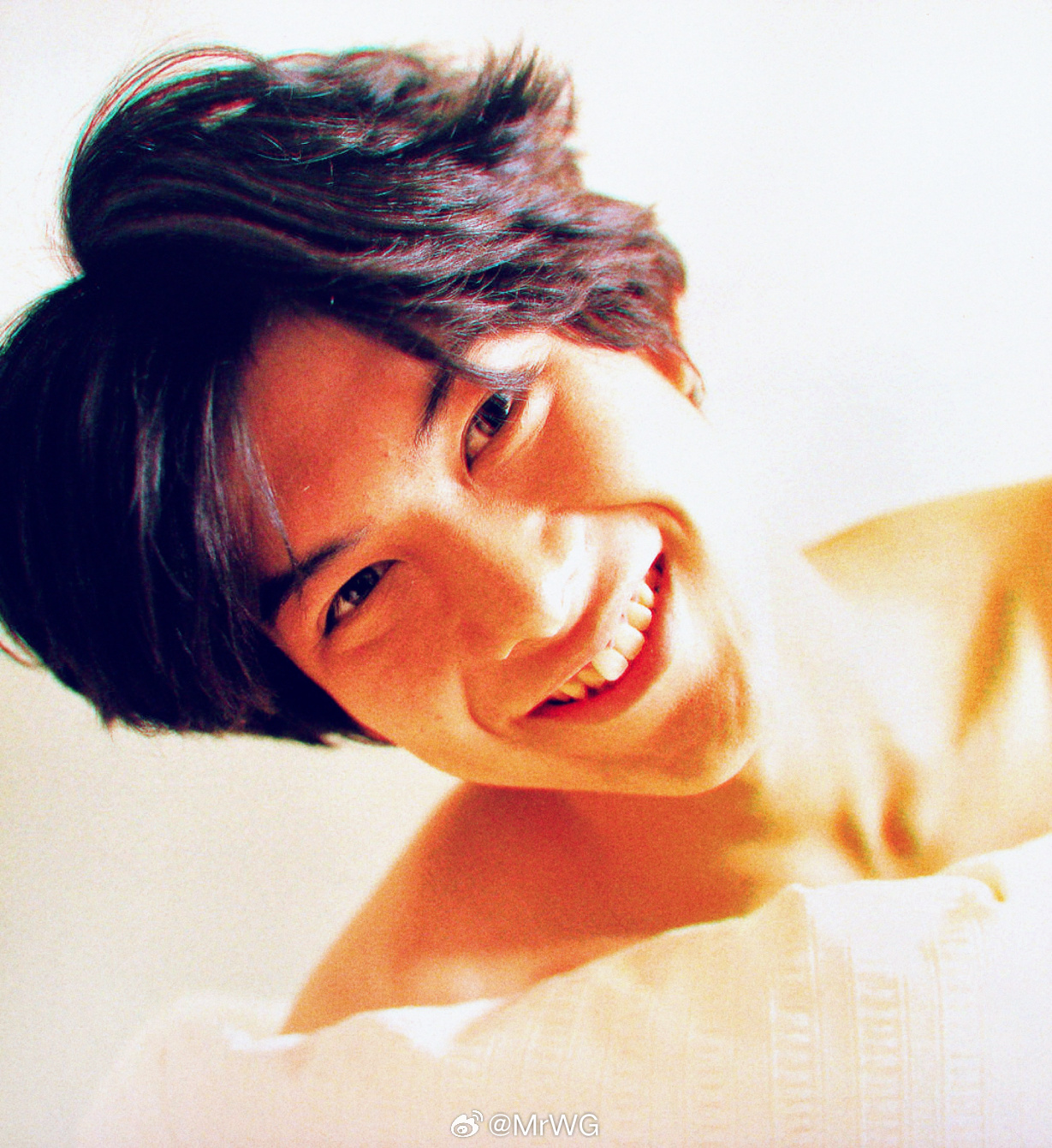 内田有纪柏原崇结婚旧相簿子 他眼里的阳光☀️，比晨曦还轻暖——酒店里醒来的柏原崇