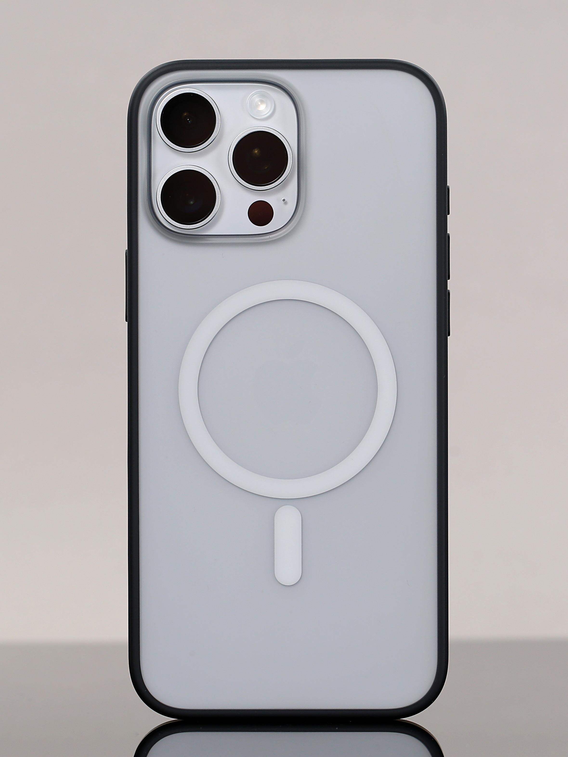 现在售卖的 iPhone16Pro 013是完美款[嘻嘻]听筒没有开槽，包屏也要