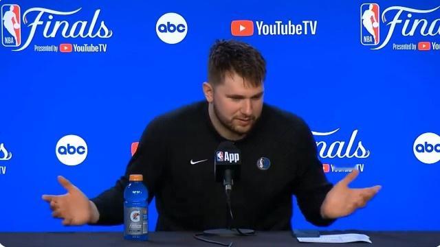 #NBA总决赛# 犯满离场！东契奇吐槽：在总决赛吹了我6次犯规 有这样的吗？16