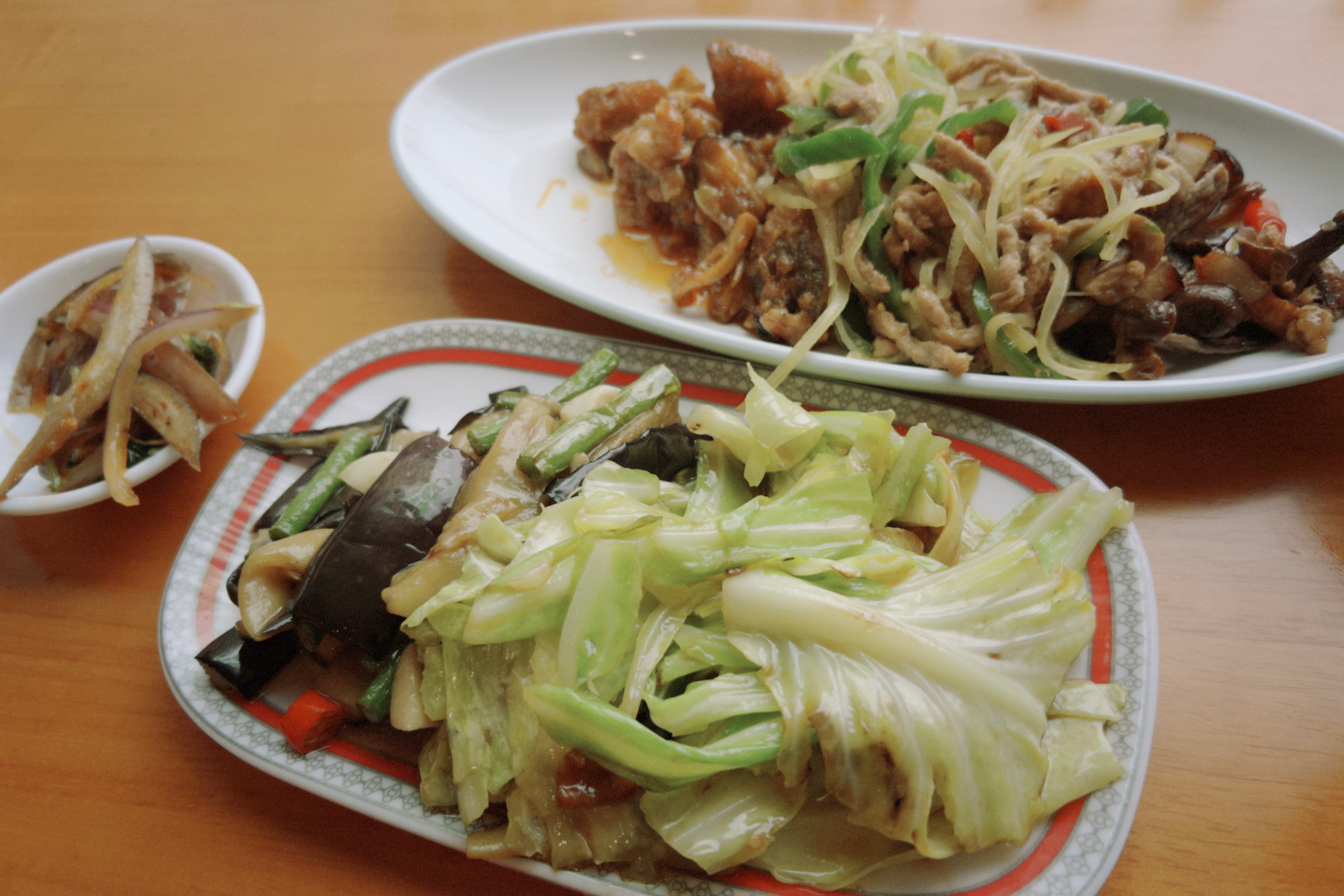 小胖，生日快乐。愿今后的你每天都健康、平安、快乐、幸福、自由。在外的你照顾好自己