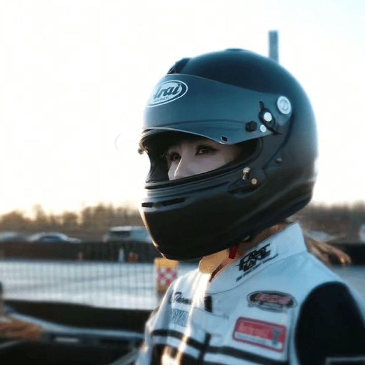 我的天呐！白鹿开赛车了！没想到还有这个技能呀！穿上赛车服一秒变老公