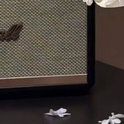 心怀善意对待世间万物，微小的温暖也能治愈人心。日行一善，积攒温柔与美好，用善意拥