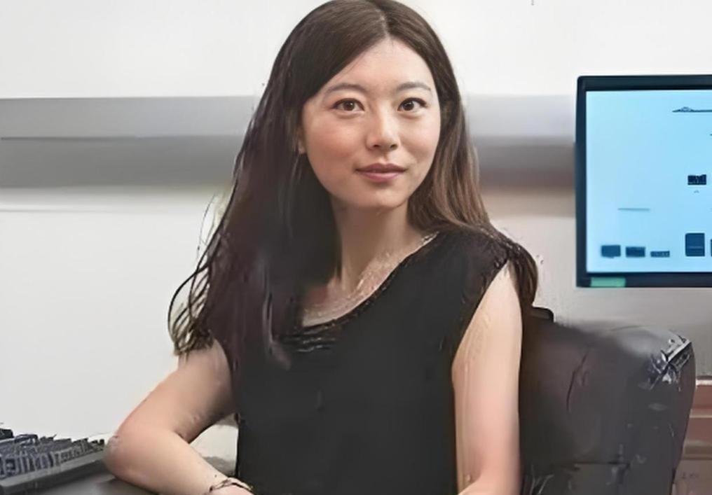 “我宁愿在美国住下水道，翻垃圾！也不回中国！”谁能想到，说出此话的竟是14岁高考
