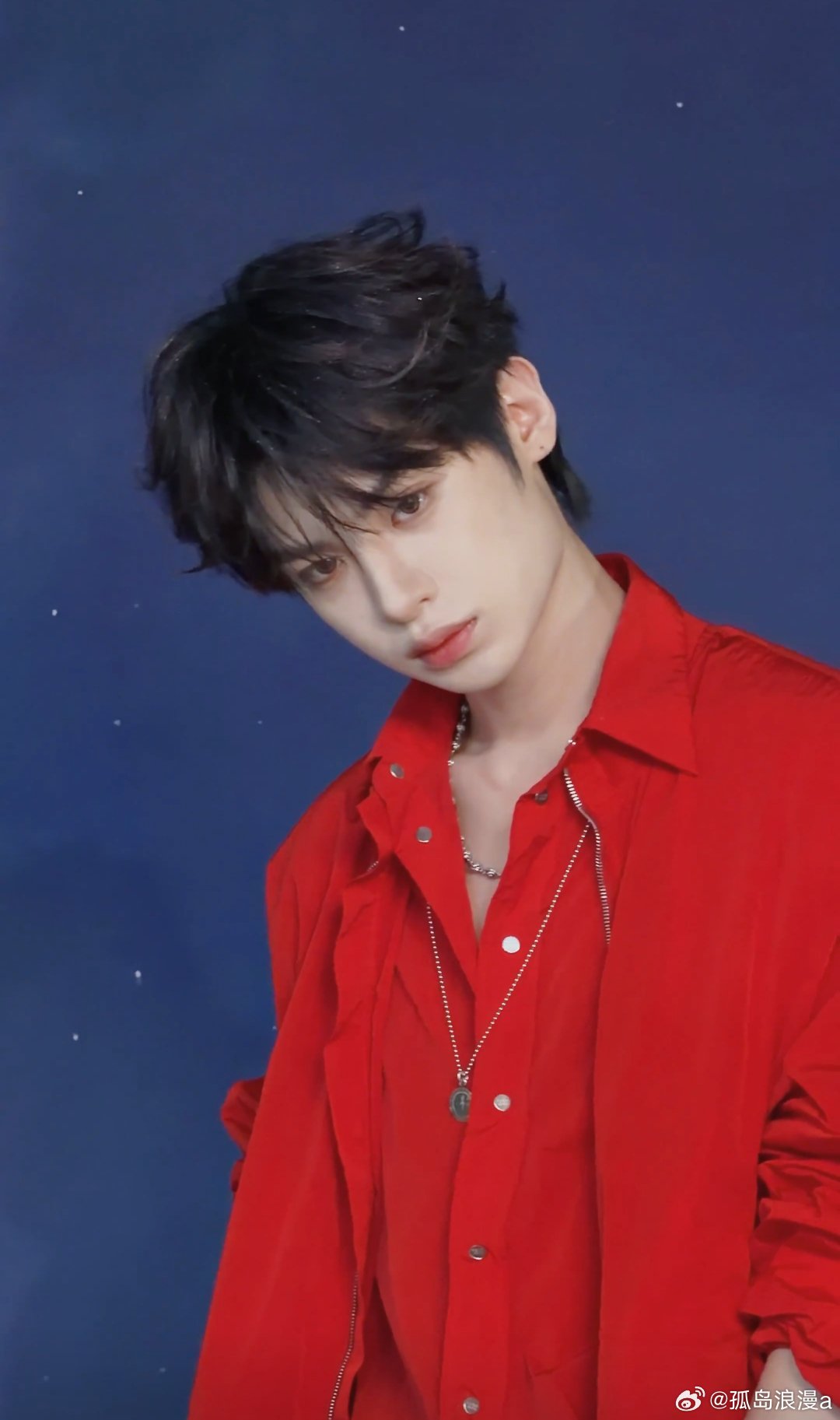 黄明昊 hmh黄明昊闪光时刻 整片宇宙都盛满细碎星光，我唯独挑选了一顆，用来存放