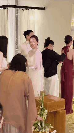 她为什么那么与众不同？🤔