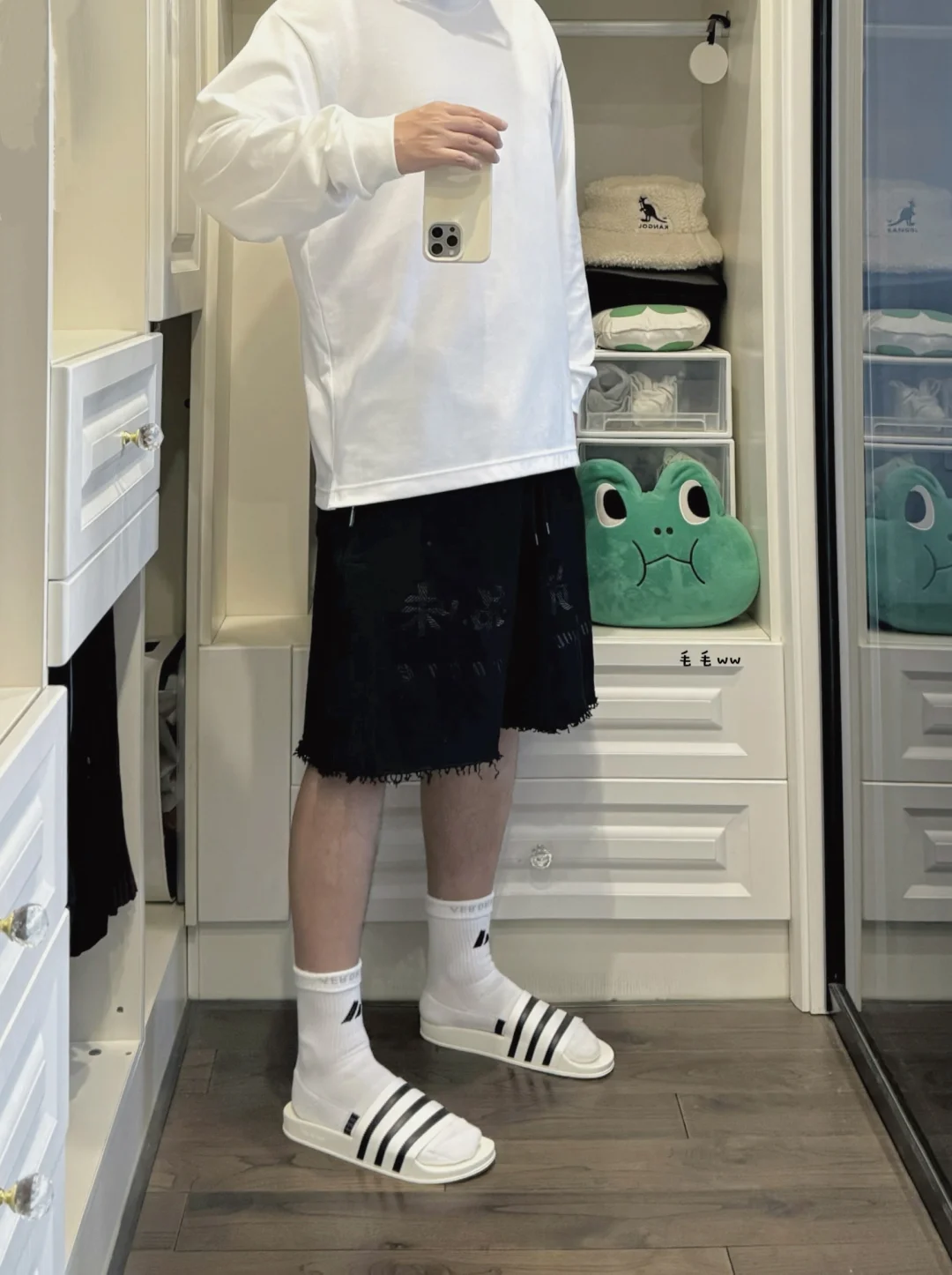 运动拖鞋｜黑白系穿搭