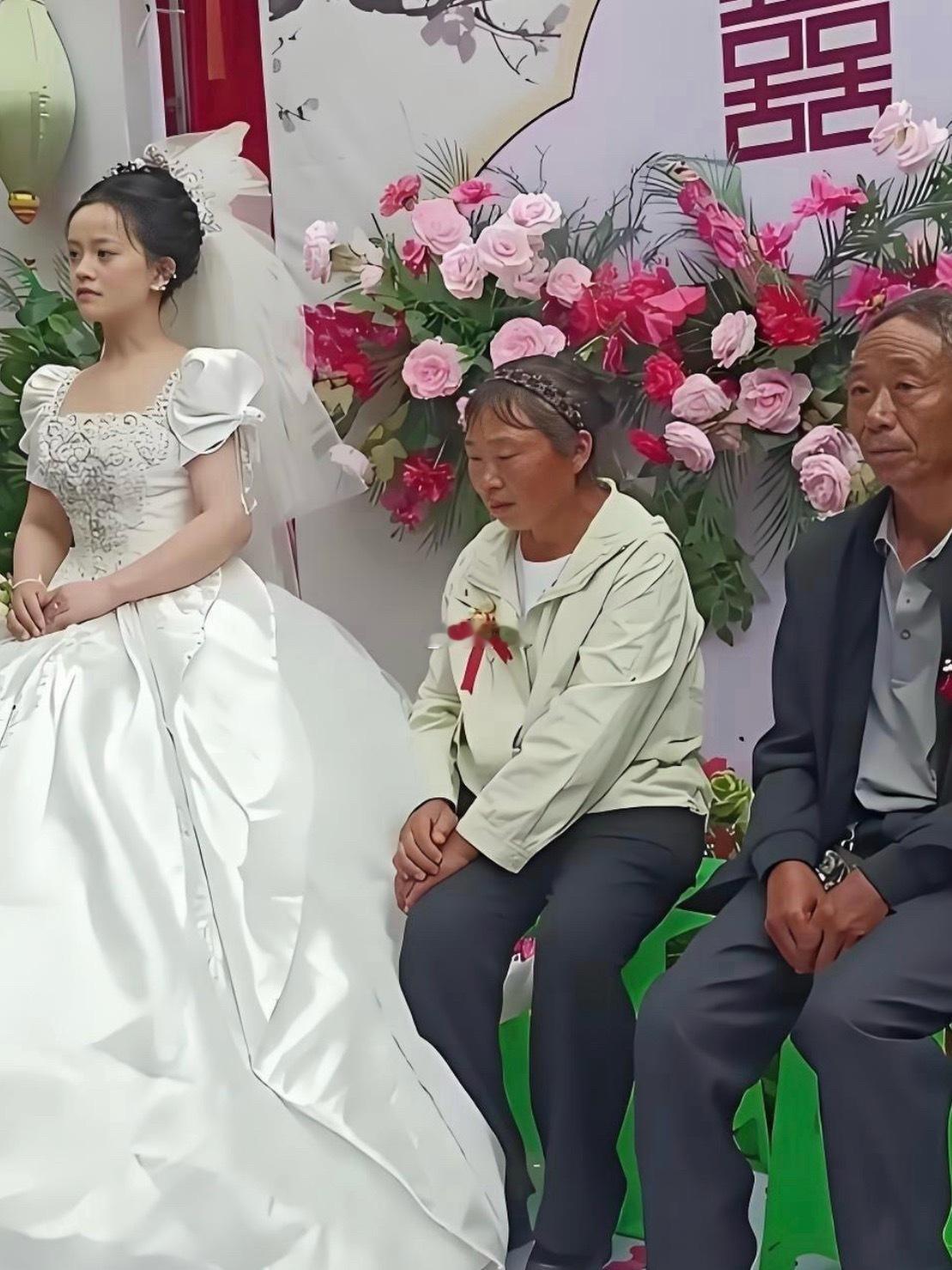 感觉好心酸 父母都这样了隆重的婚礼 