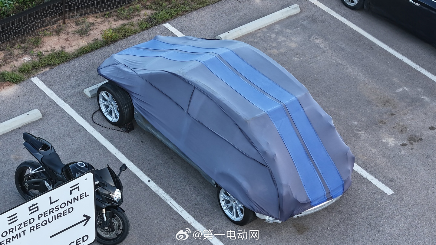 特斯拉在得克萨斯州的Giga Texas工厂内出现了一辆神秘的测试车辆可能就是m