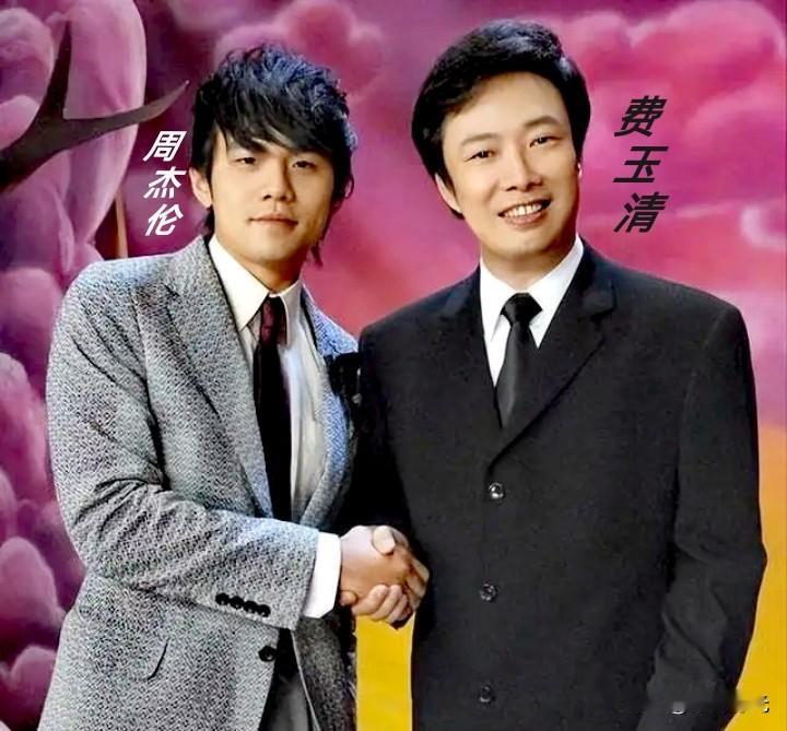 小哥费玉清
被称作“娱乐圈公务员”
实在贴切
1973年开启歌唱事业
金曲无数