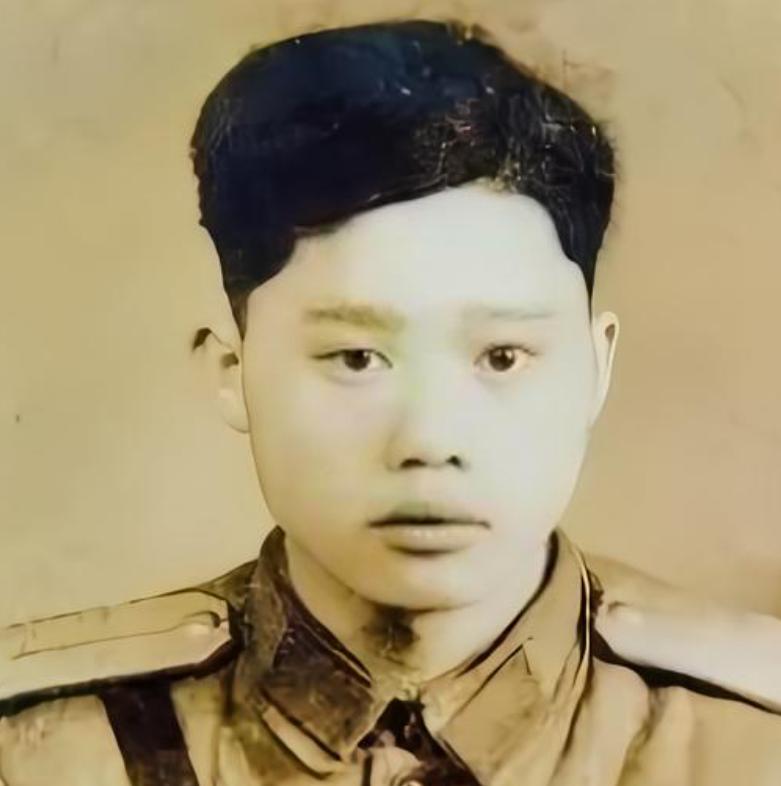 1951年1月28日，志愿军战士潘天炎因为生理需要去附近的草丛解决，却意外发现阵