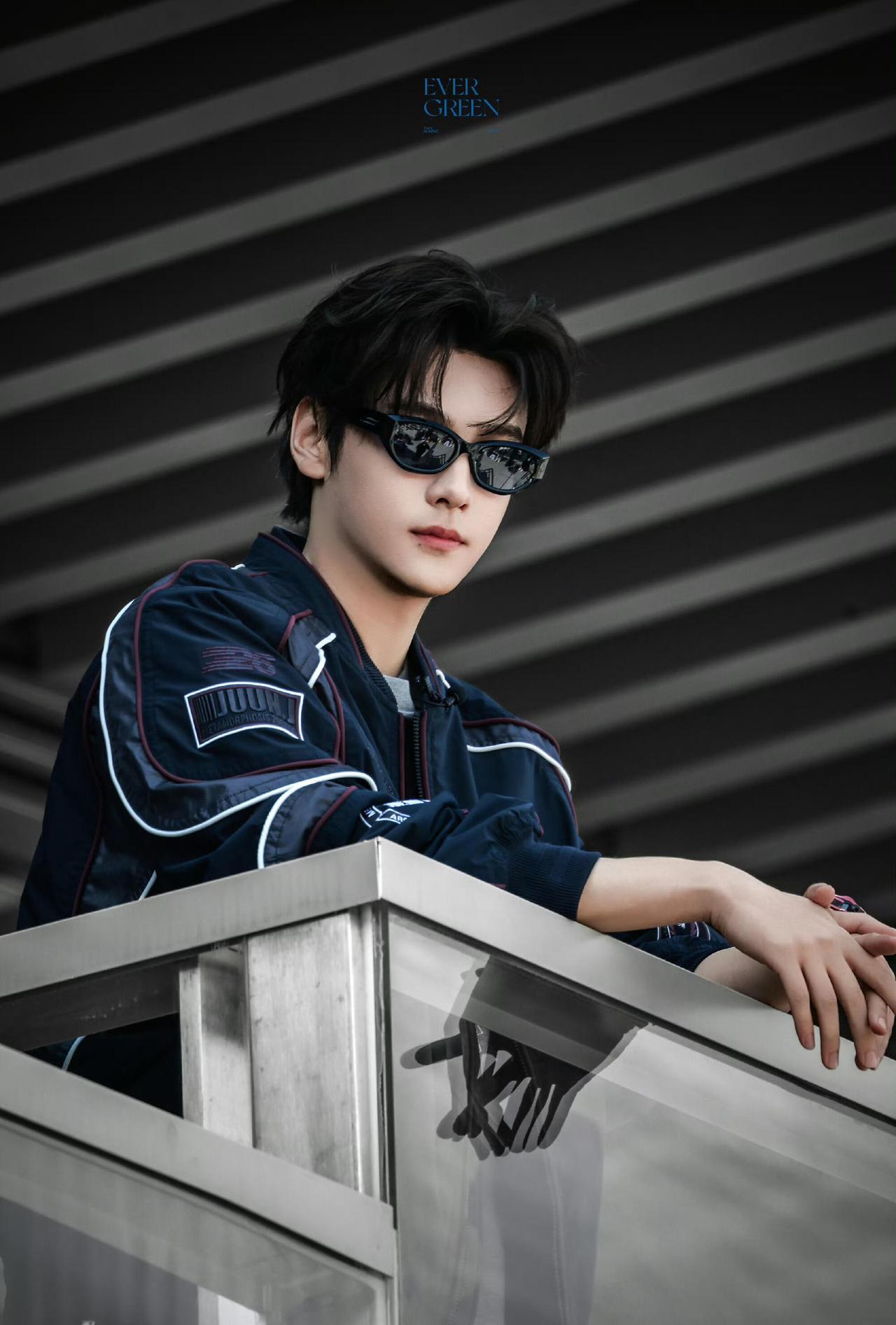 田栩宁、周柯宇、黄景瑜、胡一天、欧阳娣娣、王霏霏，今天上海F1活动造型！
明星确