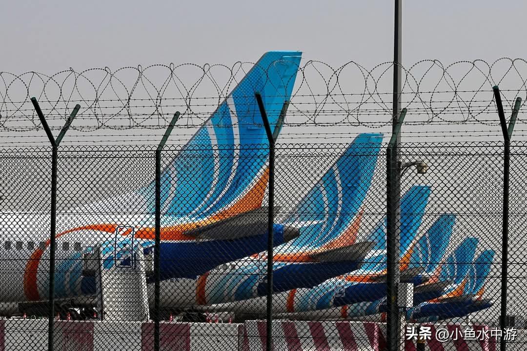 美国与以色列上周末对伊朗发动军事行动后，中东局势骤然升温。尽管美国政府敦促公民尽