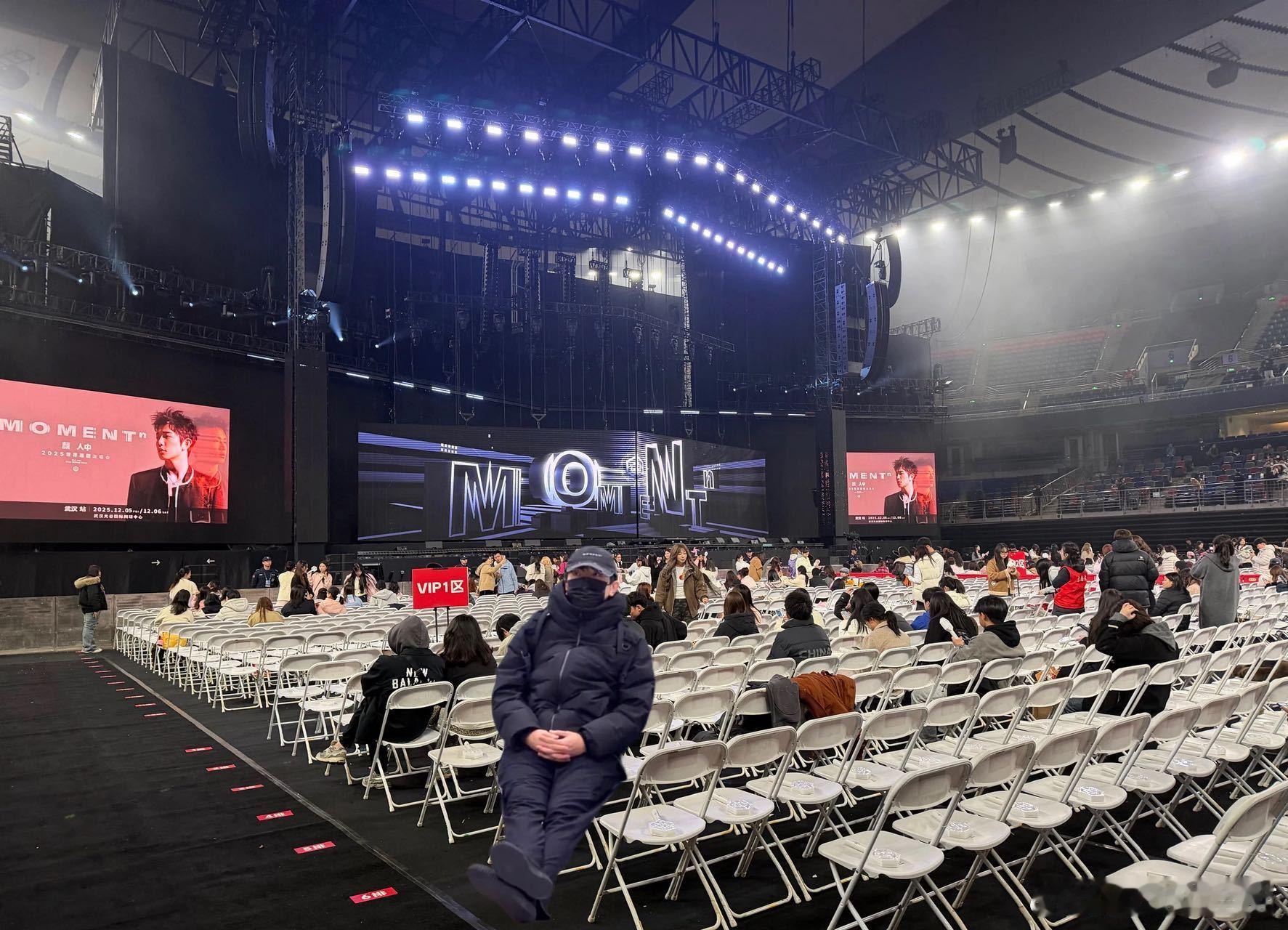 台上颜人中回应了台下农民工本人亲自玩梗果然效果拉满🤣 