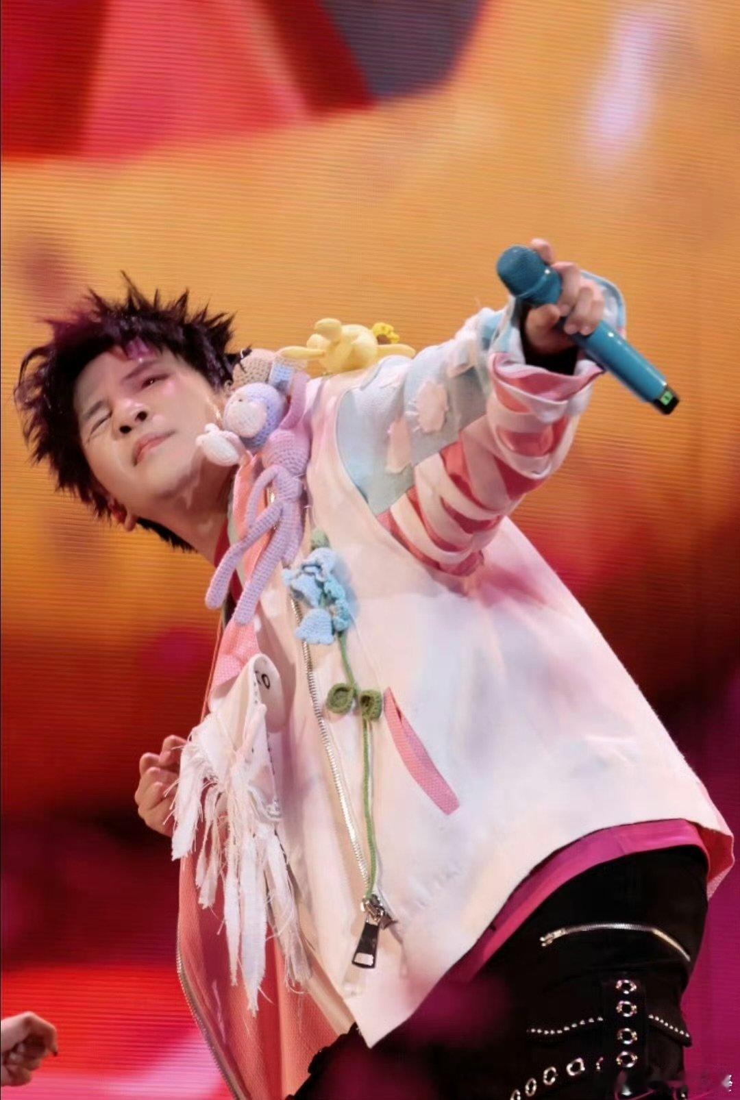 大张伟的兵毕业不蹦洋迪 B站永远22毕业歌会  跟着旋律一起释放活力，《万物生长