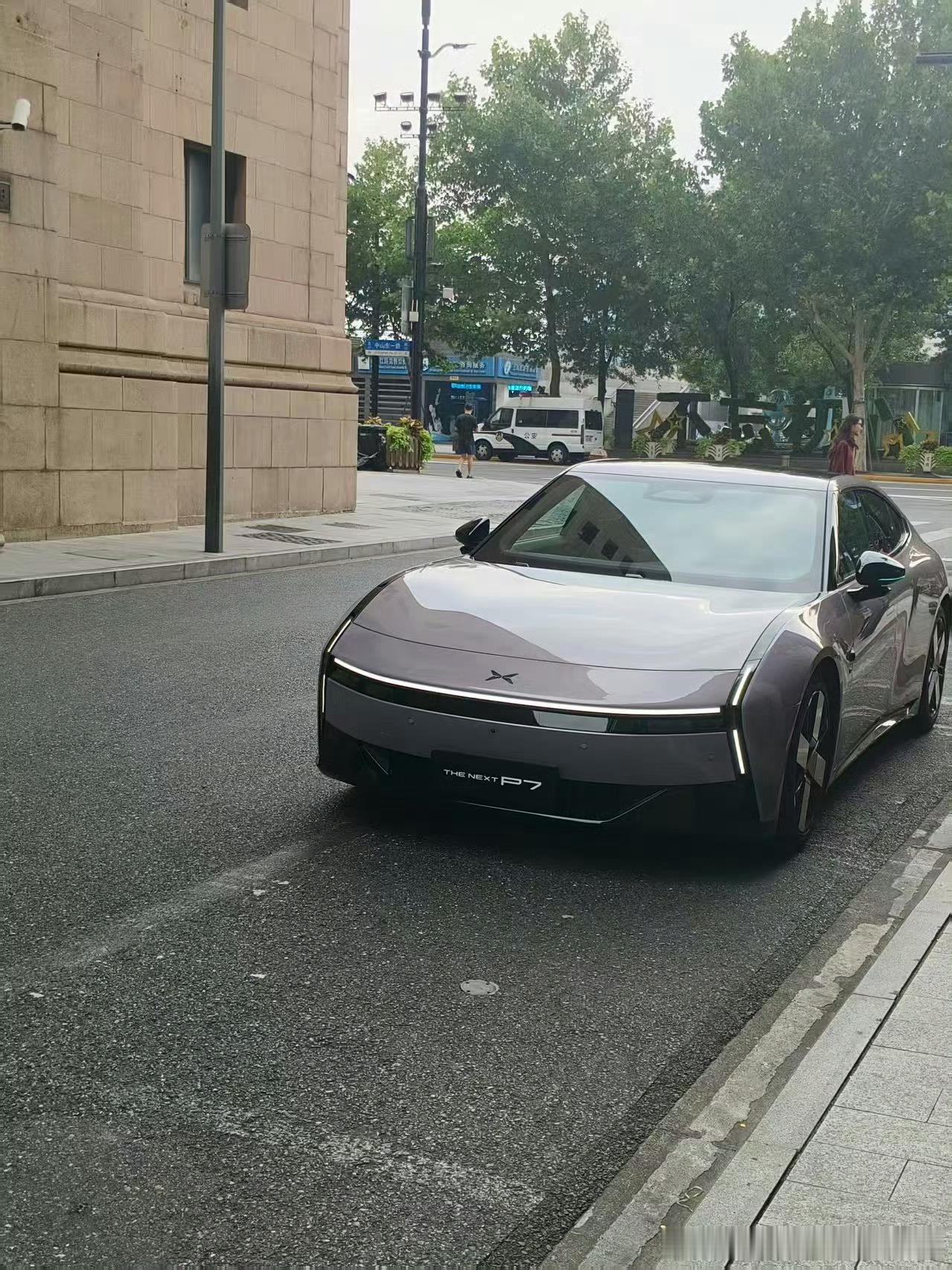 小鹏P7的街拍图小鹏汽车小鹏p7 ​​​
