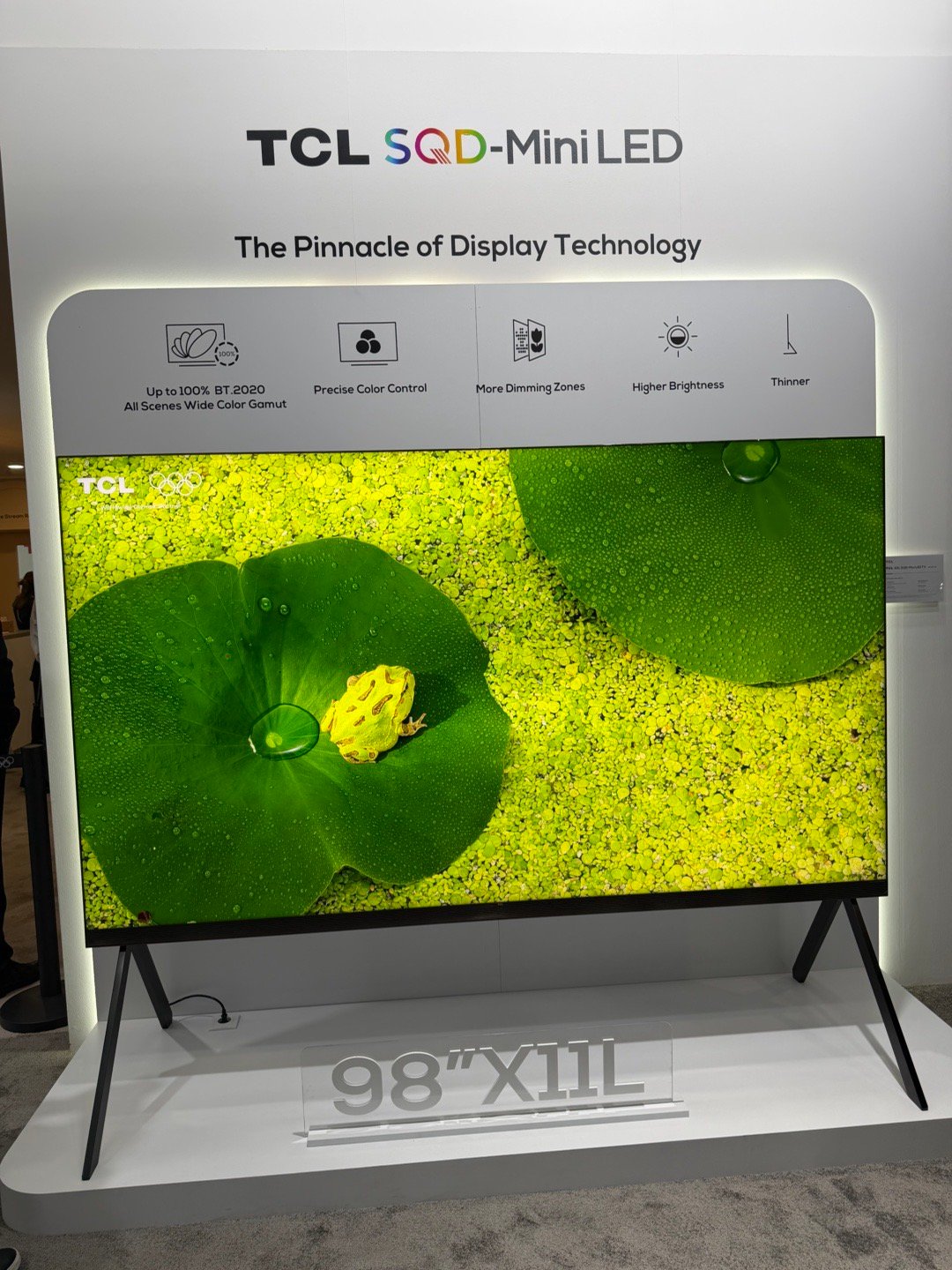 在mwc2026看到了TCL实业的展台，展示了很多国内没上的好东西，例如图1-3