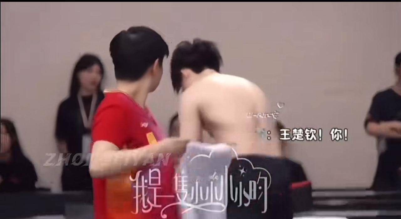 这样换衣服的确不是很合适，妹妹咬牙切齿[捂脸]