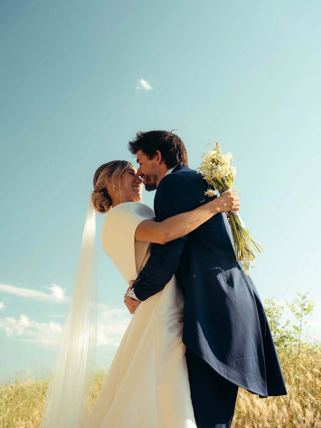 🏠 回家，是身穿红蓝，也是拥抱爱人👰这个完美的夏天，Laia许下两个归属巴萨
