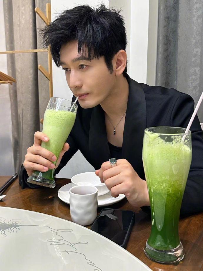 #黄晓明12年后杀回创一代赛道#晓明哥太厉害了！饰演的张海潮，不仅仅是个梦想家，