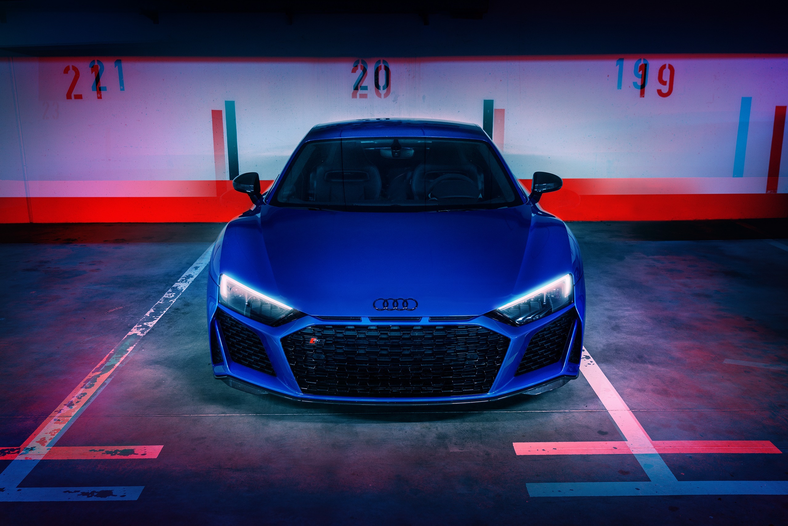 正面-AUDI 