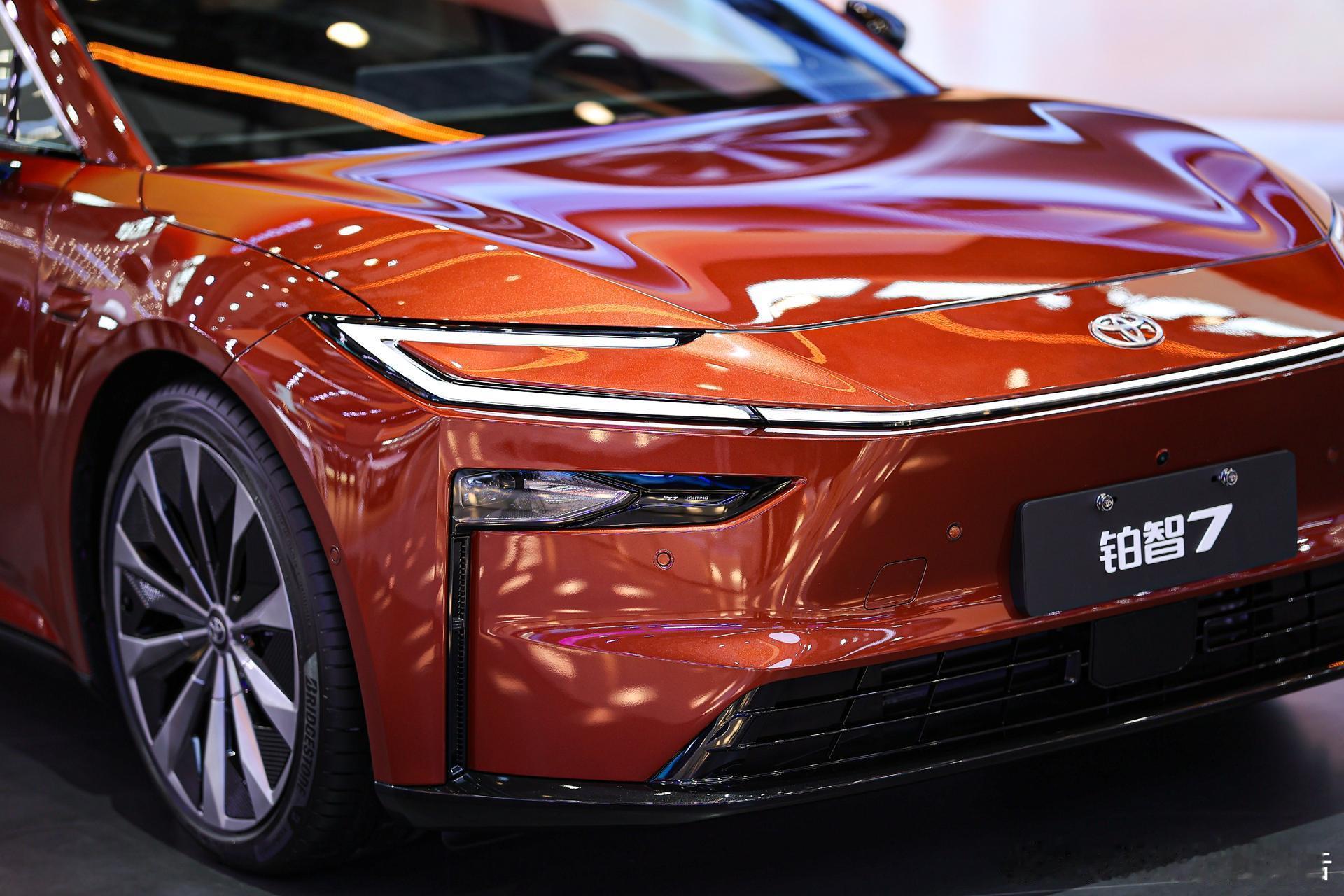 20万级纯电豪华新标杆来了！铂智7正式开启预订，12月31日前下订即享2026年