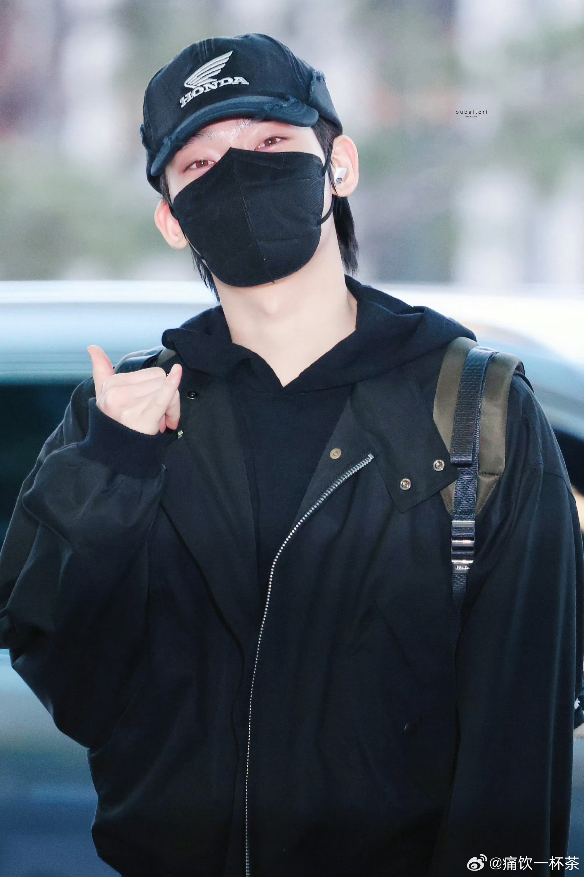 enhypen 首次以六人组现身机场金善禹手比六力挺enhypen is 6金善