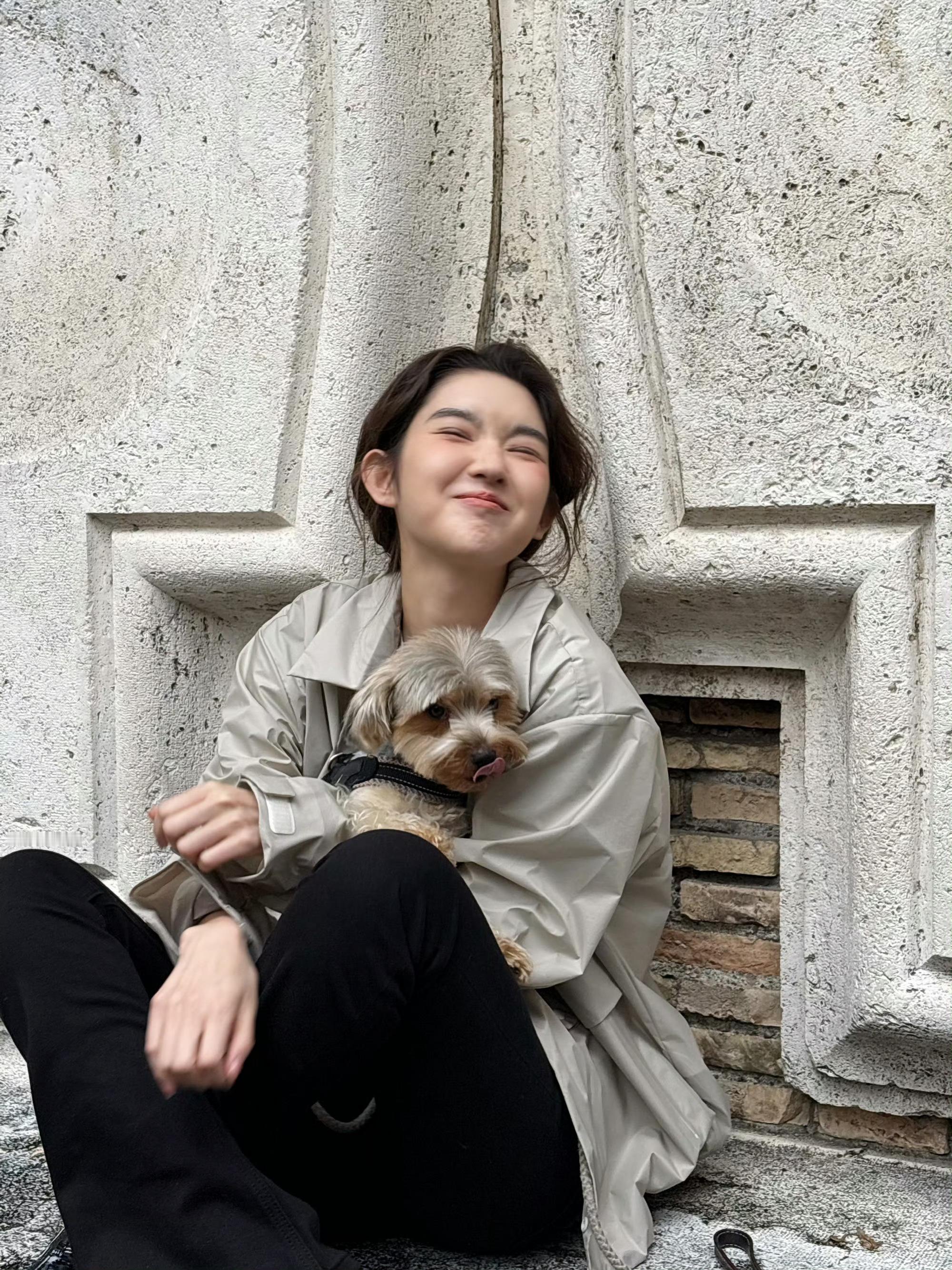 分享和小狗狗的碎片🧩看着好好rua的样子🤤🤤🤤俺们王姐也和修勾一样可爱捏