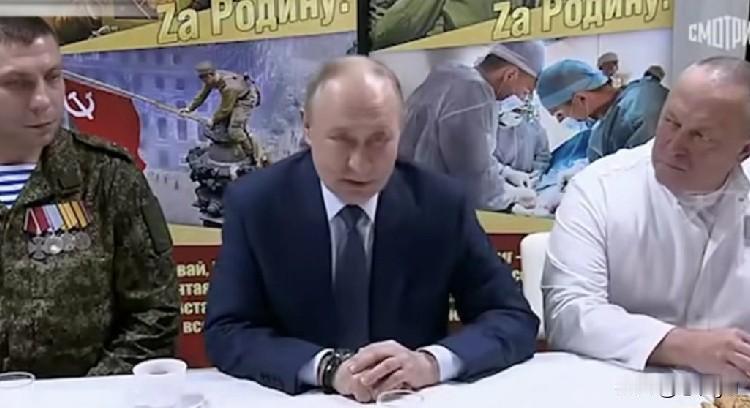 30日，普京宣布，前线停火数小时，允许记者进入封锁包围乌军的包围圈。俄罗斯总统普