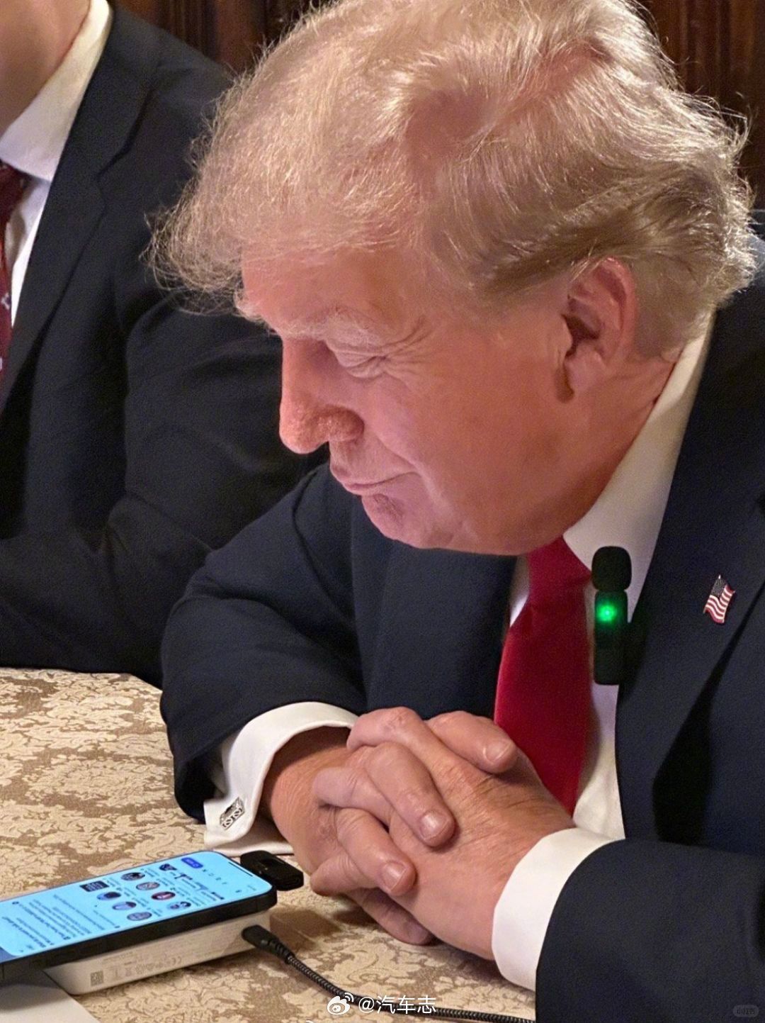 懂王同款充电宝[doge][doge]#特朗普# ​​​