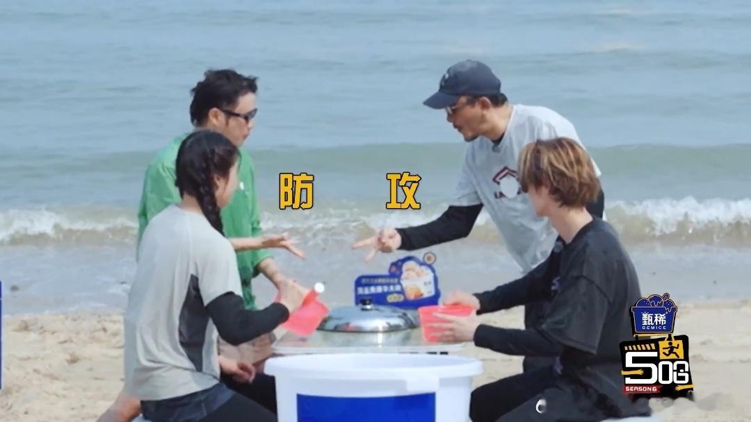 鹿晗连队友都不放过鹿晗犹豫1秒都是对队友的不尊重哈哈哈哈哈 赢归赢，泼归泼。对方