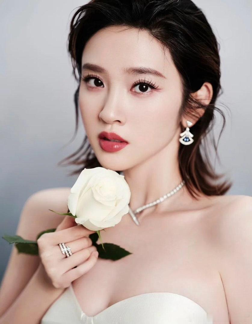 王濛向李小冉撒娇谁懂撒娇的女人最好命啊！好六下期有王濛、唐艺昕李小冉，好期待她们