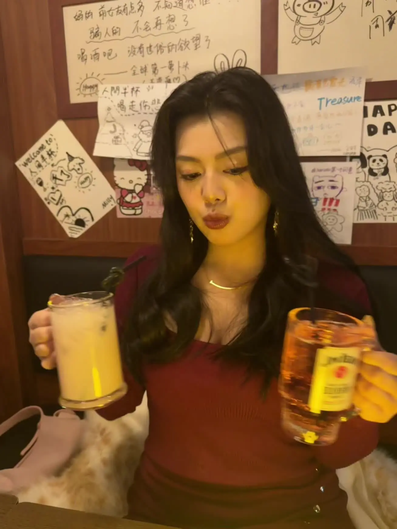 你喜欢穿的成熟些 但在我面前永远像个小孩