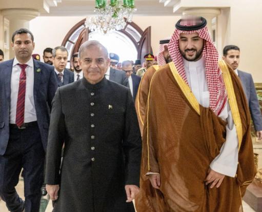 巴基斯坦最近在国际舞台上“抢镜”了——美伊在伊斯兰堡坐下来谈判，结果全世界的目光