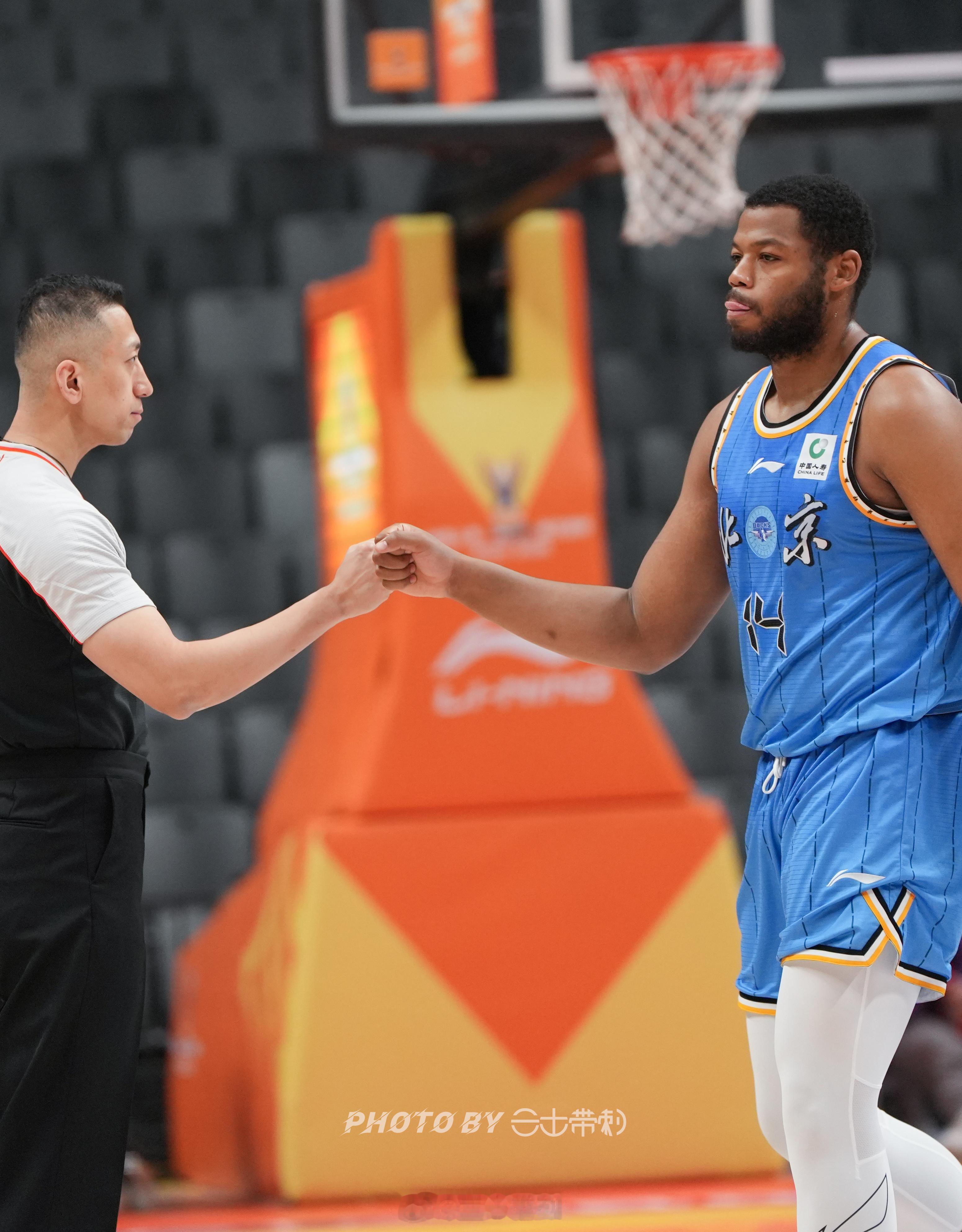 CBA俱乐部杯北京首钢 送你一个满眼都是胖子