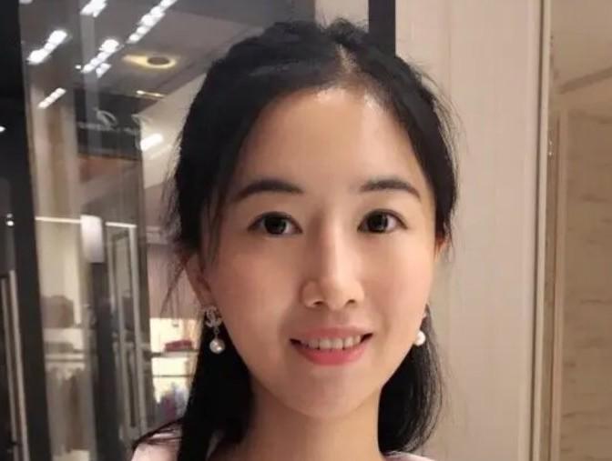翟欣欣这12年不是一般的12年。
这12年，正是她还有生育能力的12年。她出来之