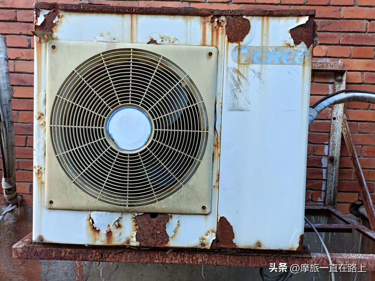 我发现一个扎心的事实，空调设备就是一个烧钱的机器。为什么这样说呢?以一台3匹的空