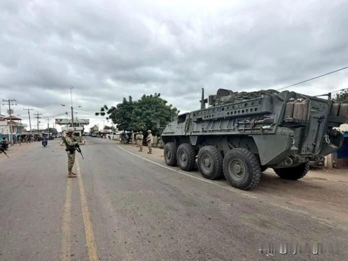 🇨🇴🇻🇪 哥伦比亚军队在委内瑞拉边境附近部署装甲车辆

1月4日，哥伦比