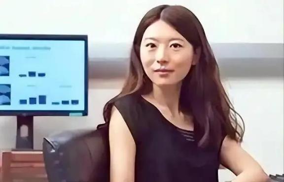 “我宁愿在美国住下水道，洗盘子，我也绝不会回中国！”谁能想到，750满分上清华的