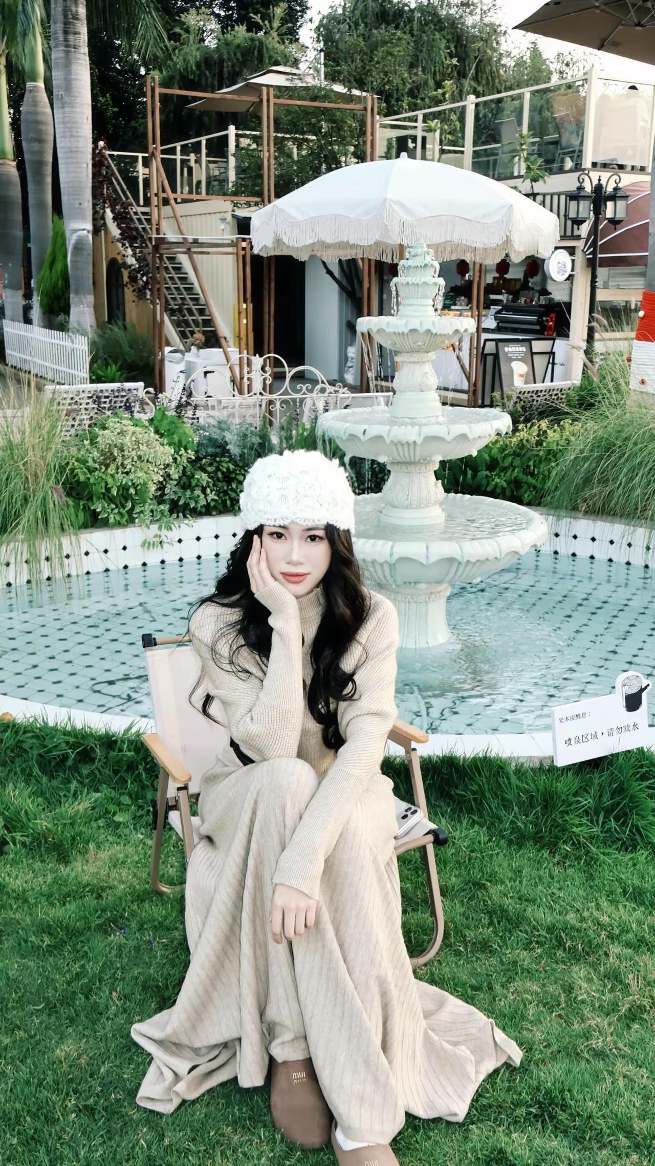 三分清纯三分艳丽三分妩媚一分可爱 构成了我这个十分完美的女人