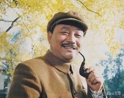 贺龙的烟斗，那个烟斗跟元帅的一样[强][强][强]