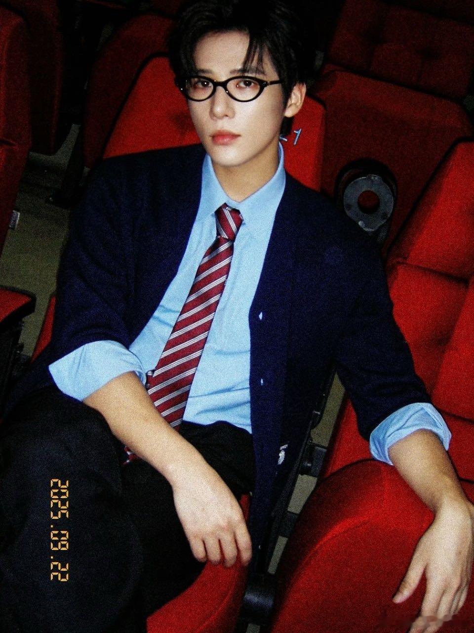 看王安宇搜身我一直在流口水大侦探王安宇单膝跪地搜身那段，我承认我反复看了亿遍！不