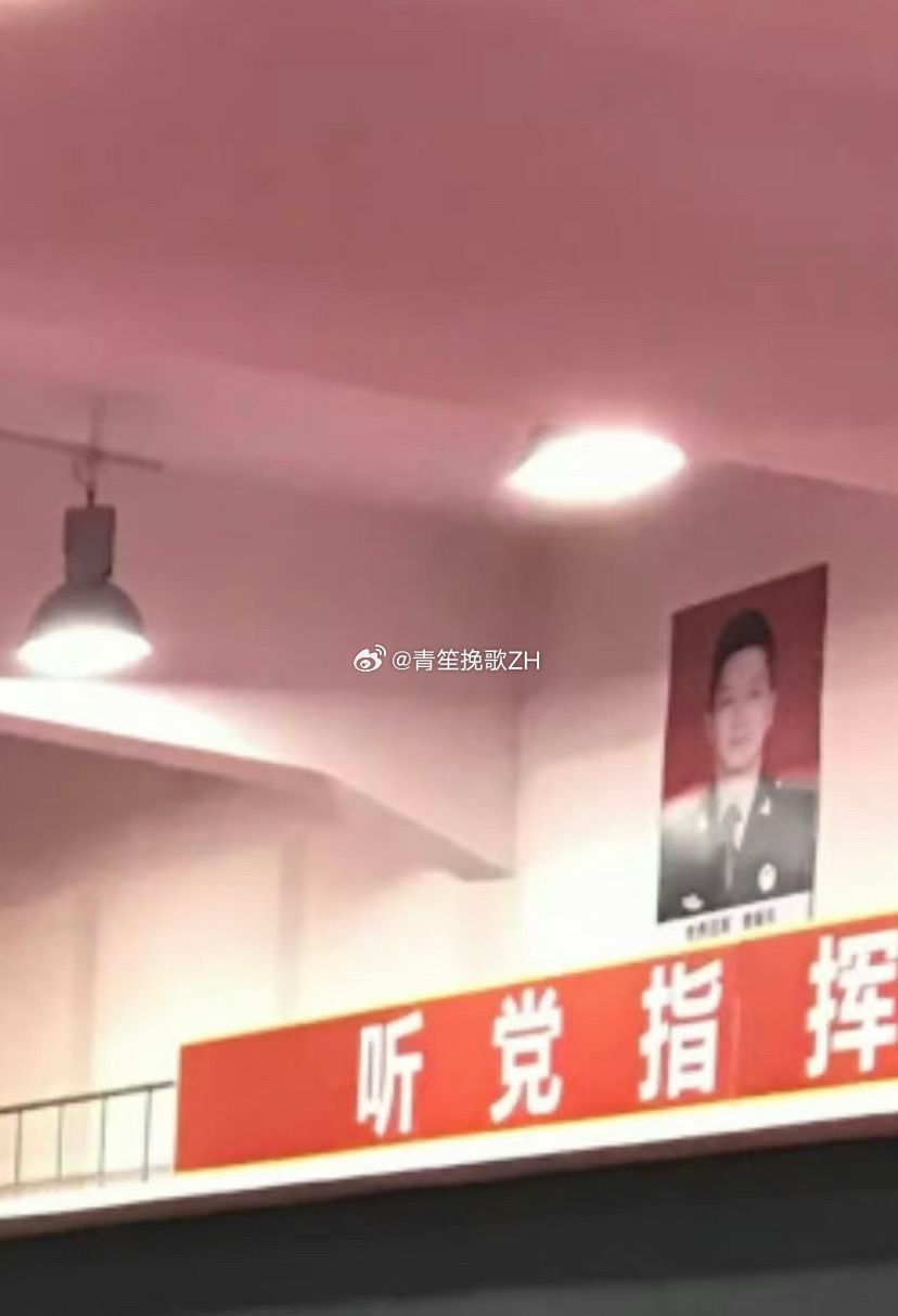 虽然很糊，但是一眼就看出来这是解放军叔叔，樊振东！乒乓球🏓  樊振东©️樊嘻嘻