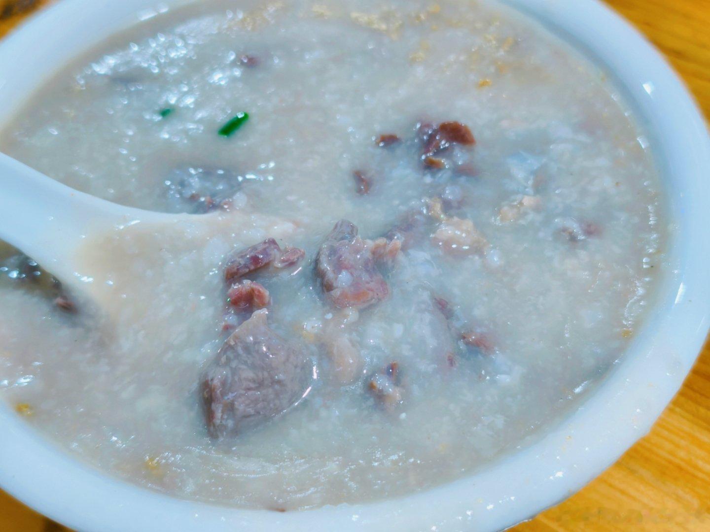 美食中山 川佬大排档，15元的牛肉双拼粥，大份兼半碗都是料🐂，性价比在横栏至少