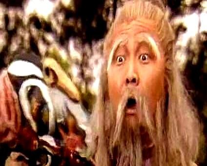 小时候真看不懂，瑛姑放着大理王妃不当，怎么就看上周伯通这么个老头了？

83版《