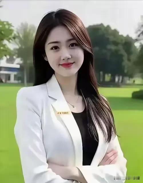 《采桑子·秋至寄友》

疏叶飘零知秋至，
幸得知友相酬。
问候殷殷意韵稠，
岁岁