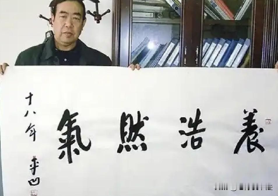 贾平凹、刘晓庆和唐国强的书法大比拼：据说贾平凹一个字4万块人民币，把一堆书法家都