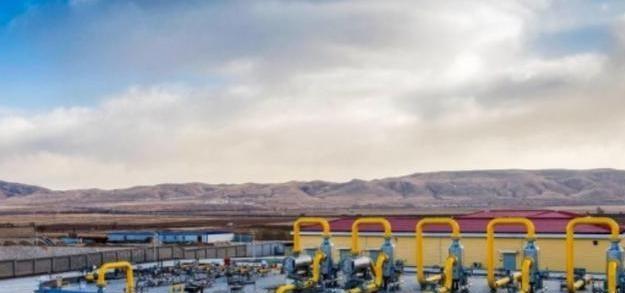 沙俄割走一百五十万平方公里，中国人记了一百多年，可今天，俄罗斯的油，中国的路；俄